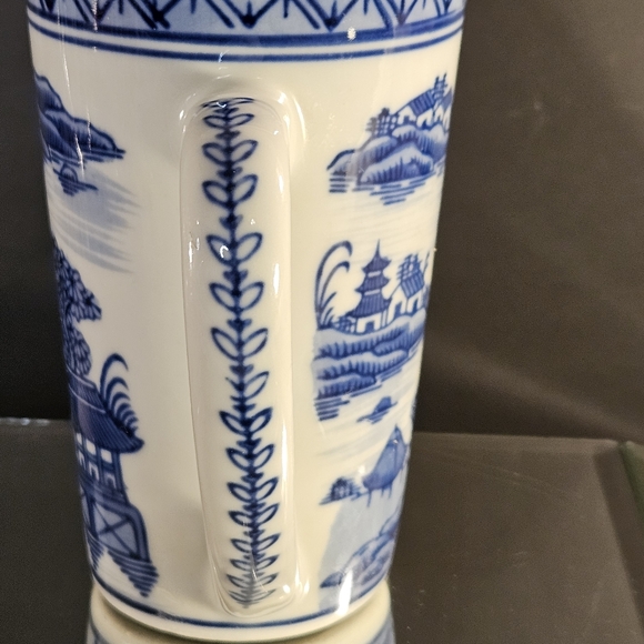 Vtg White And Blue Porcelain 16oz Mug. Blue Willow Inspiration Pattern Cup - Picture 4 of 14